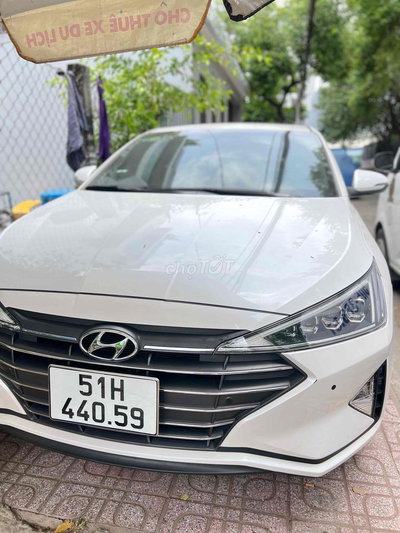 Cần bán Elantra 2.0 HAT 2020 Chạy 6.000Km Mới 95%😊