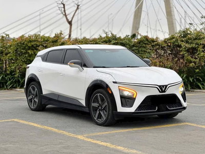 Xe ô tô điện VinFast VF7 Plus Trắng