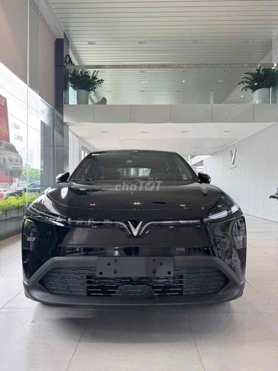 VinFast MPV7 màu Đen
