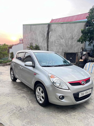 Hyundai i20AT Xs 2012 Bạc