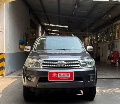 Toyota Fortuner 2011 2.7V Xám