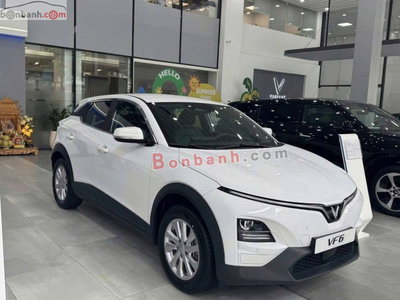 Xe VinFast VF6 Eco 2026