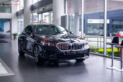 Xe BMW 5 Series 520i 2025