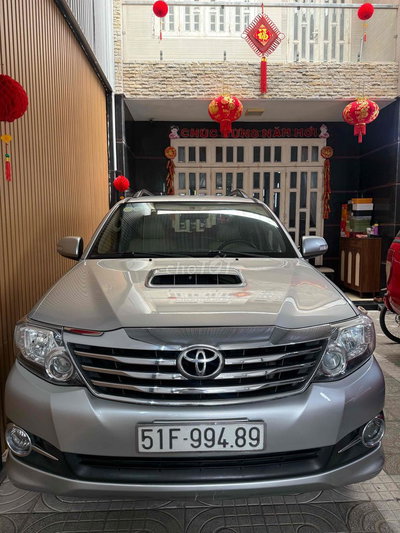 Toyota Fortuner 7 chỗ Bạc