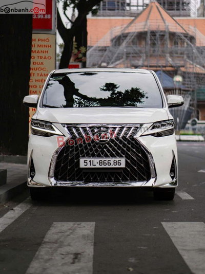 Xe Lexus LM 350 2022