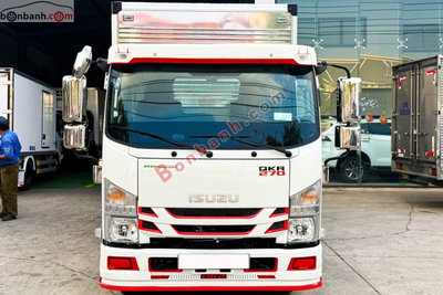 Xe Isuzu QKR QMR77HE5 Thùng Kín 2026
