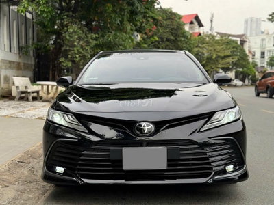 Camry 2.5Q 2022 màu đen, odo 36.000