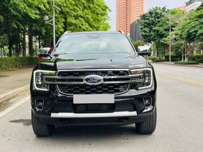 Ford Everest Titanium 2024 2.0L 4x2 AT