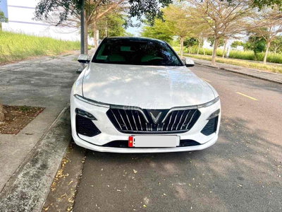 Vinfast Lux A Base 2022 Trắng 37.000 km