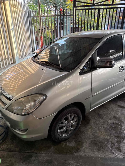 Toyota Innova 2007 J