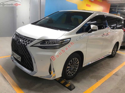 Xe Lexus LM 300h Royal Lounge 2020