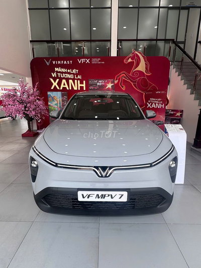 Xe điện VinFast MPV 7