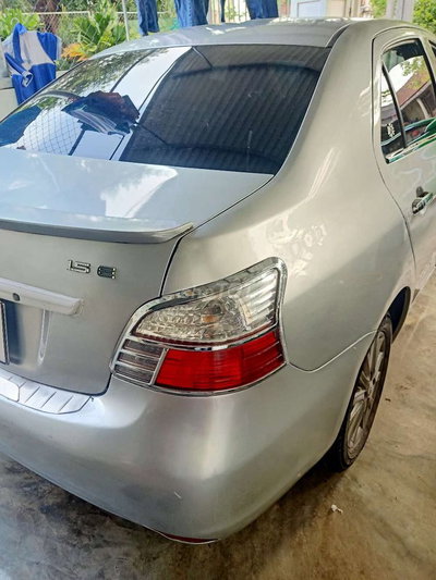 Toyota Vios 1.5E Bạc