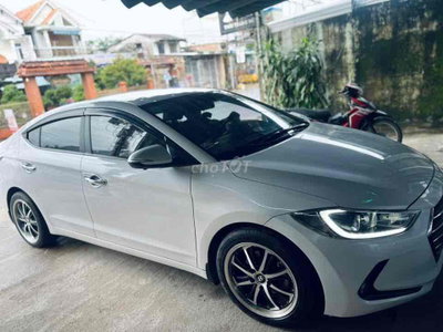 Hyundai Elantra 2018 Trắng Giá Tốt