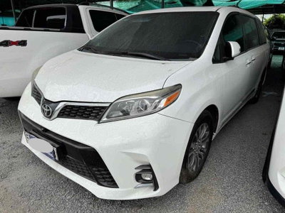 Toyota Sienna 2013 68.000 km Trắng