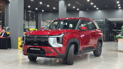 Mitsubishi Destinator Đỏ 7 chỗ