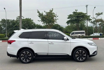 Mitsubishi 7 chỗ Trắng roda 22000 km