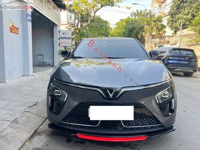 Xe VinFast VF7 Eco 2025