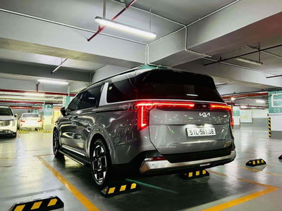 Kia Carnival 7 chỗ màu Xám