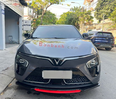 Xe VinFast VF7 Eco 2025