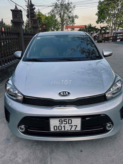 KIA Soluto 2019 màu Bạc