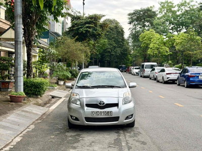 Toyota Yaris 2012 1.5 AT - 110000 km
