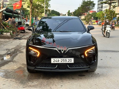 Xe VinFast VF7 Eco 2025