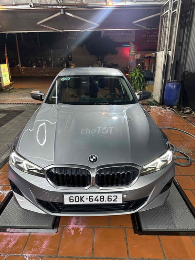 BMW 320i 2024 Xám