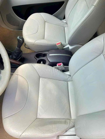 Mitsubishi Zinger Bạc