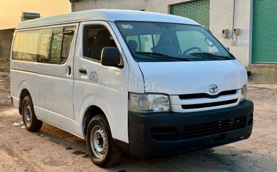 Toyota Hiace 2005 Commuter 2.5 - 123 km