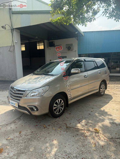 Xe Toyota Innova 2.0E 2015