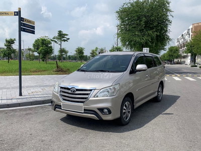 Toyota Innova 2015 số sàn màu xám đẹp