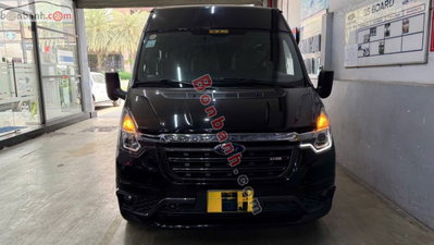 Xe Ford Transit Tiêu chuẩn 2024