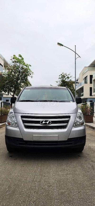Hyundai Starex 2016 Bạc