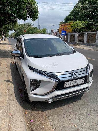 Mitsubishi Xpander Trắng 7 chỗ