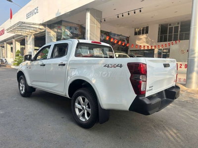Isuzu D-Max UTZ800 2 cầu số sàn nhập Thái 2026