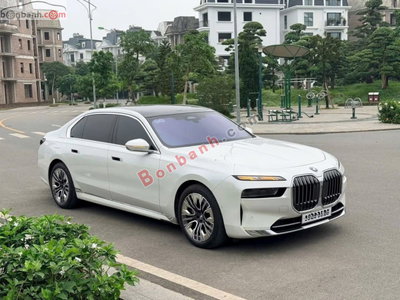 Xe BMW 7 Series 740i Pure Excellence 2023