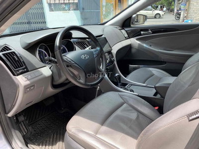 Hyundai Sonata đời 2011 màu xám, xe gia đình chính