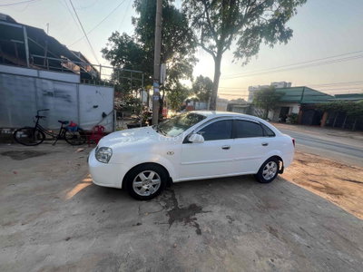 Chevrolet Lacetti Trắng