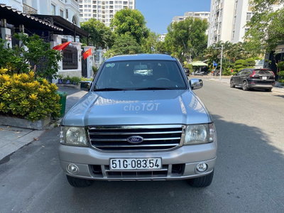 Gia đình bán xe Ford Everest máy dầu đời 2005