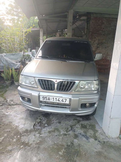Mitsubishi Jolie 2002.7chổ.xe đẹp máy số êm.