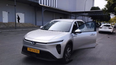 Xe điện VinFast VF 8 Bạc