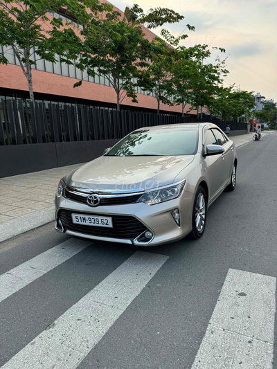 Toyota Camry 2018 2.5Q Vàng cát