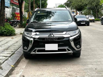 Mitsubishi Outlander Đen 6 vạn km