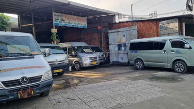 Toyota Hiace 2011 16 chỗ Bạc