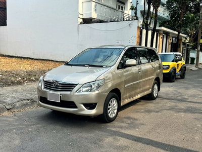 Toyota Innova 2.0E 2014 số sàn màu ghi