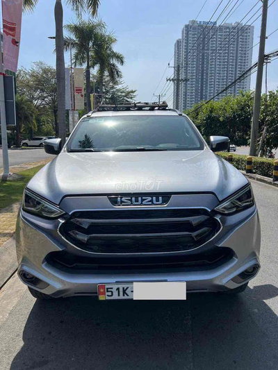 Isuzu Mu-X 2024 10.000km Bạc