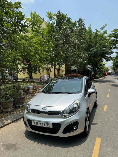 KIA RIO HATCHBACK 2013 Bạc