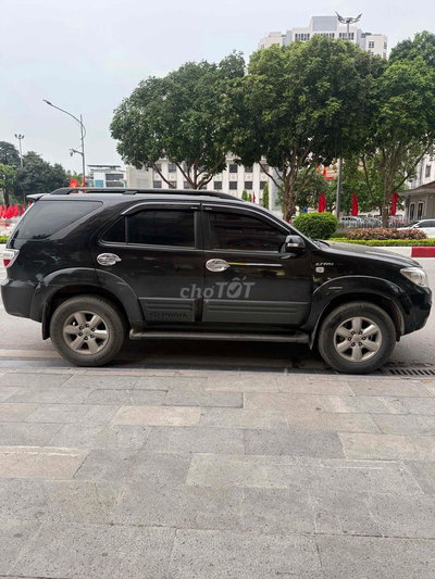 Toyota Fortuner Đen 7 chỗ