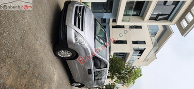 Xe Hyundai Grand Starex 2026